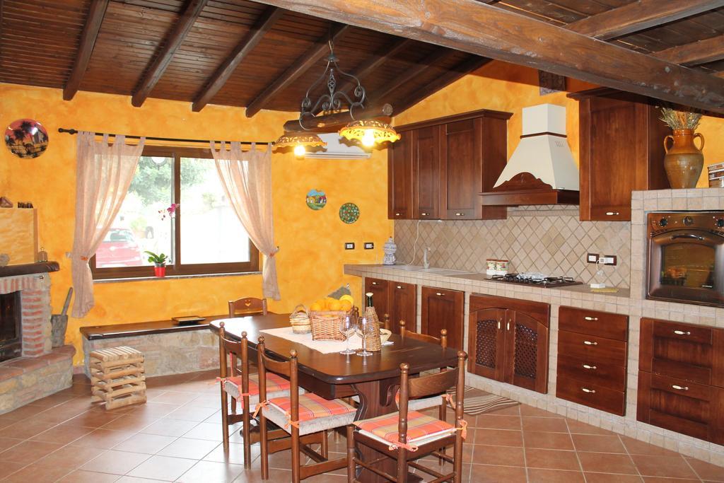 Casa Vacanze Borgo Borghese Сант'Алессіо-Сікуло Номер фото